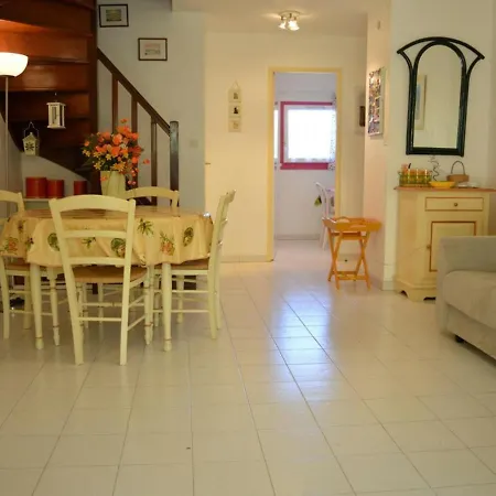 Maison En Duplex Au Lavandou Avec Piscine, Terrasse Et Parking Prive - 3 Pieces, 6 Couchages - Fr-1-251-20 * Le Lavandou